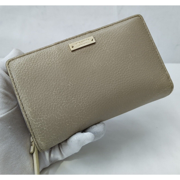 Kate Spade New York Gray Leather Credit Card ID Window Bifold Wallet - Picture 4 of 15